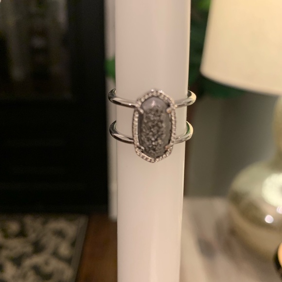 Kendra Scott Jewelry - Kendra Scott Elyse Ring in platinum Druzy 💁🏻